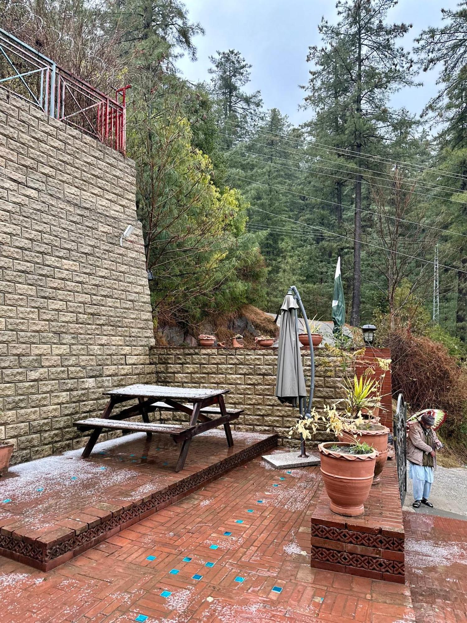Sarah'S Lodge Murree Ngoại thất bức ảnh