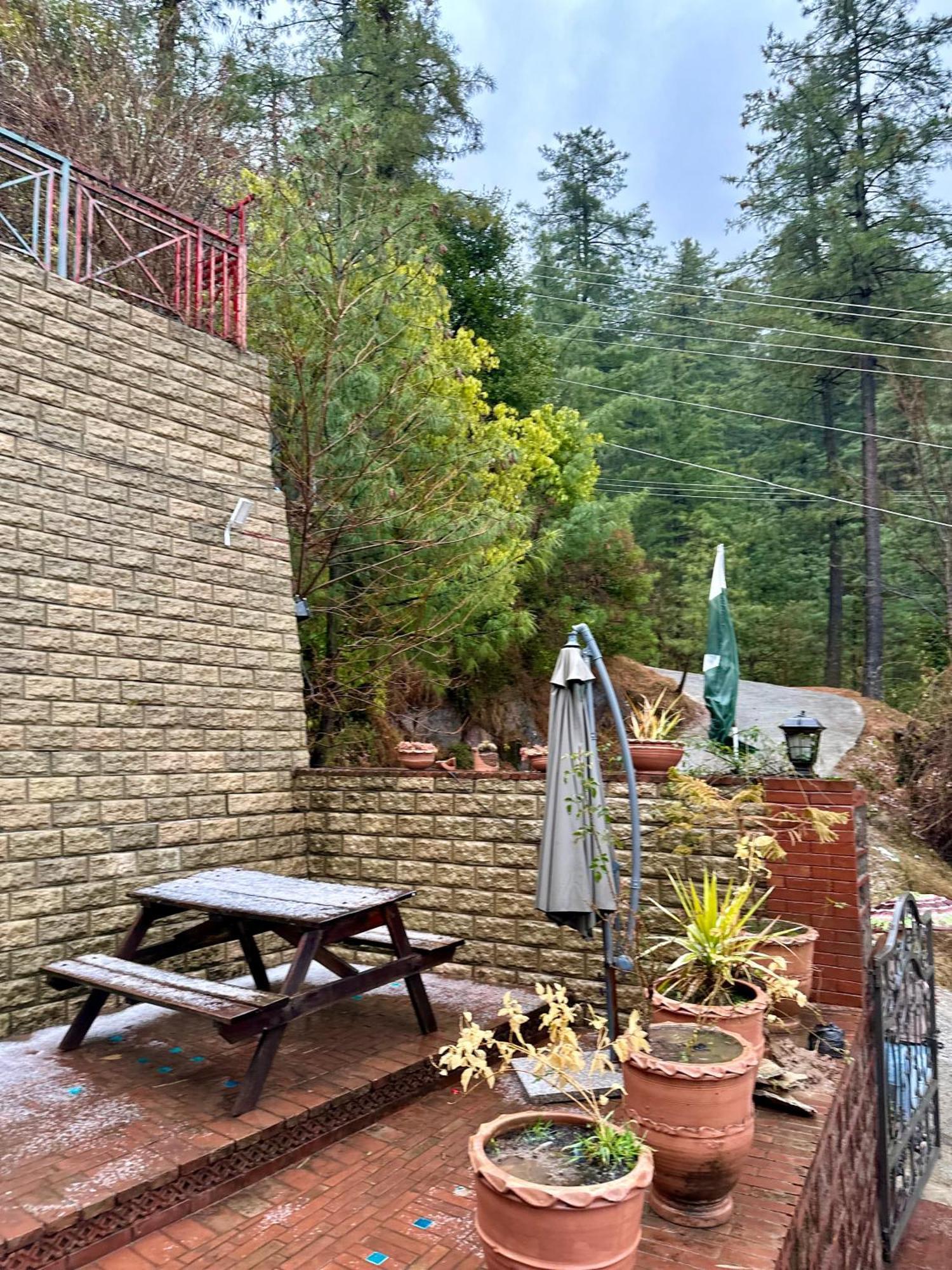 Sarah'S Lodge Murree Ngoại thất bức ảnh