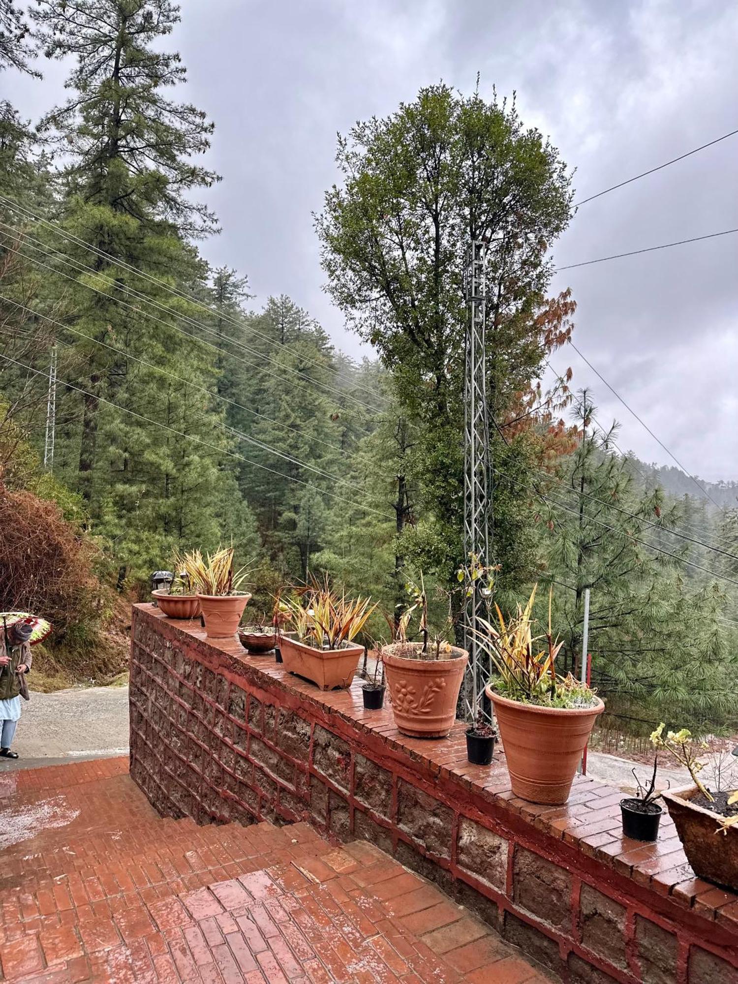 Sarah'S Lodge Murree Ngoại thất bức ảnh