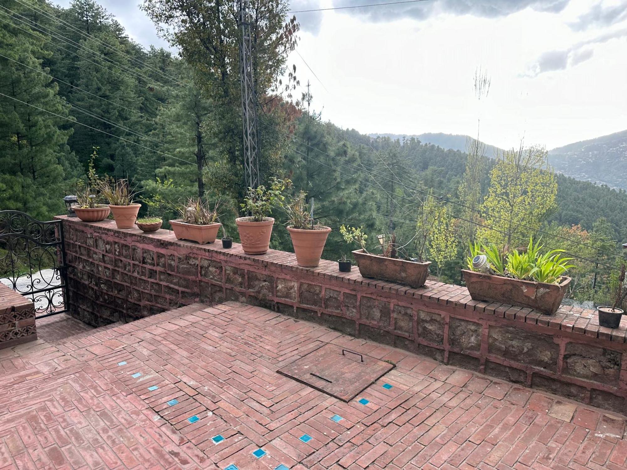 Sarah'S Lodge Murree Ngoại thất bức ảnh