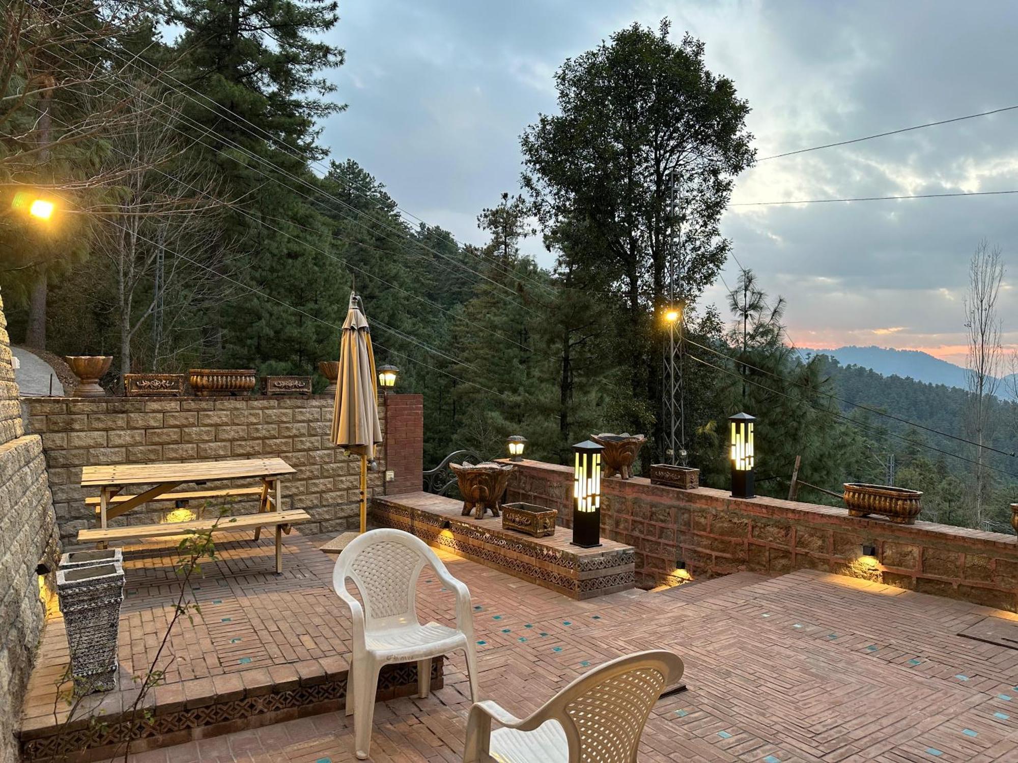 Sarah'S Lodge Murree Ngoại thất bức ảnh