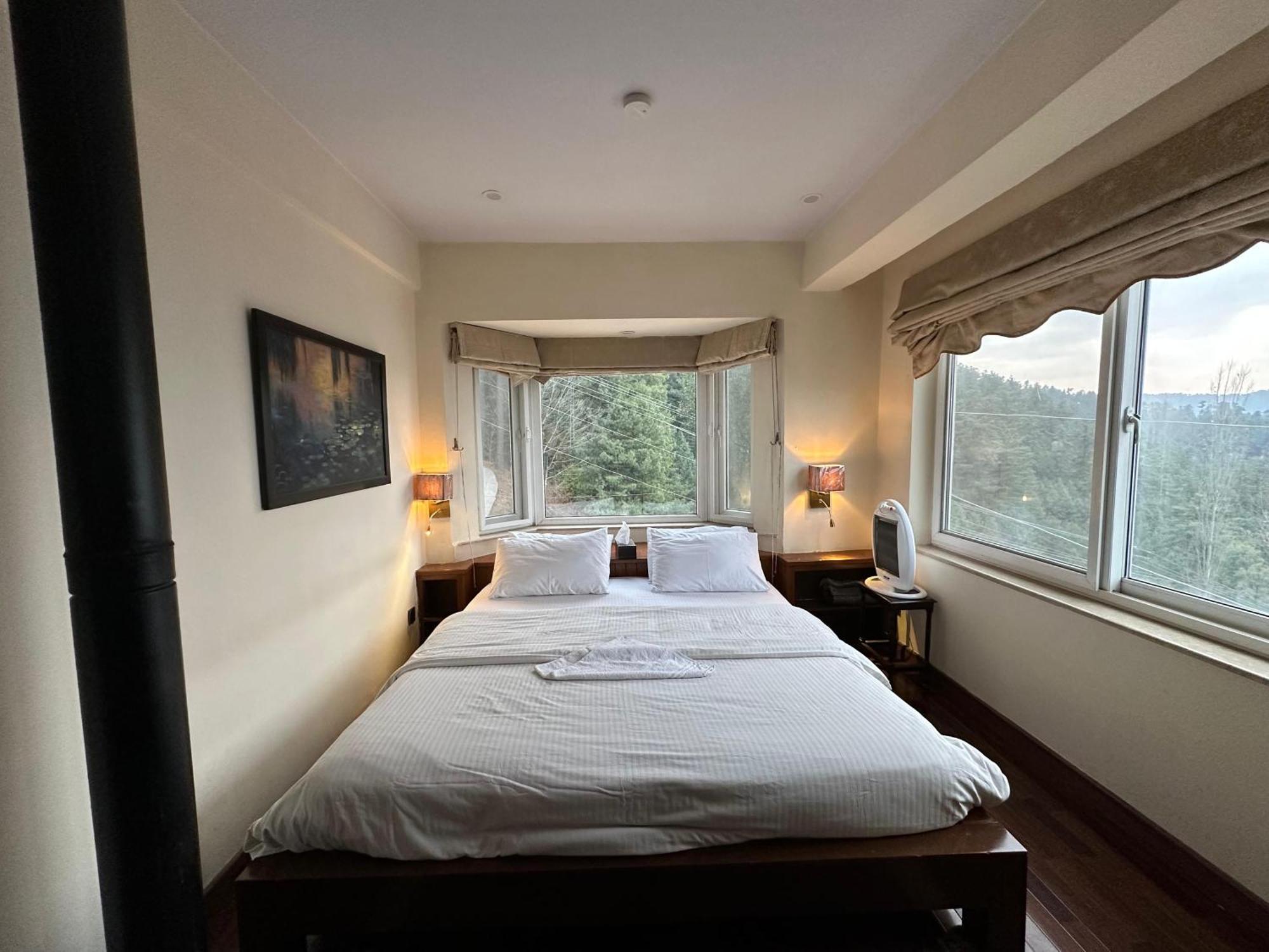 Sarah'S Lodge Murree Ngoại thất bức ảnh