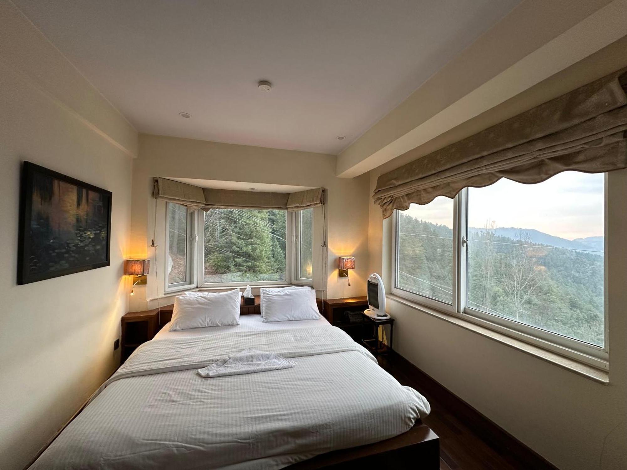 Sarah'S Lodge Murree Ngoại thất bức ảnh