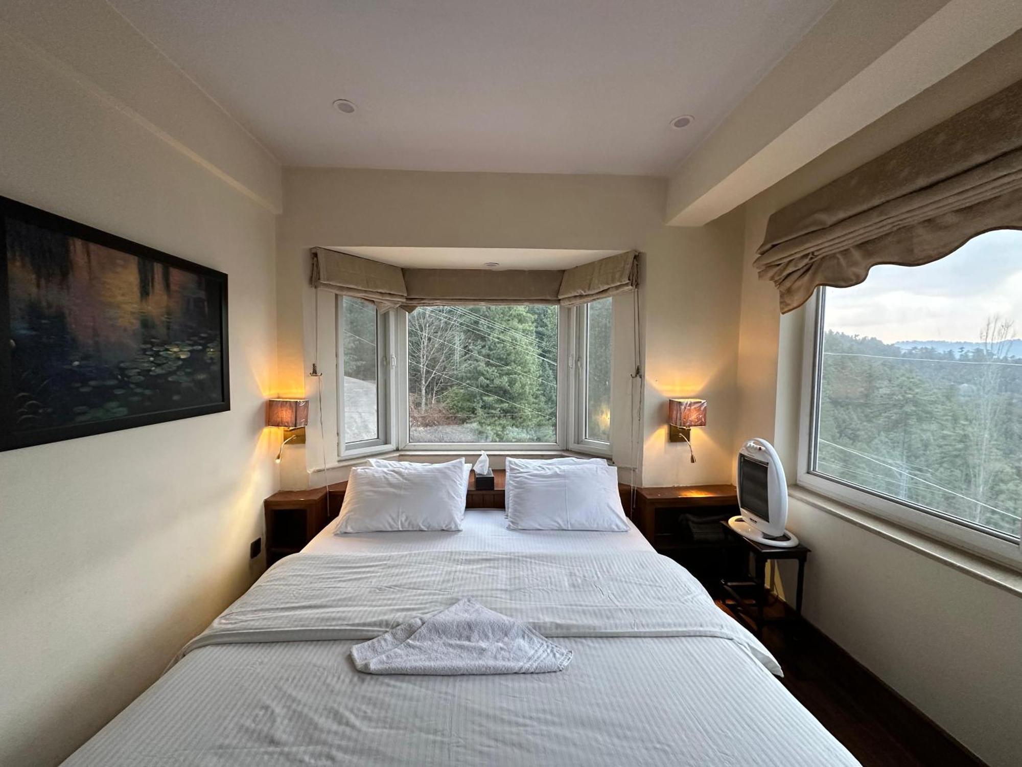 Sarah'S Lodge Murree Ngoại thất bức ảnh